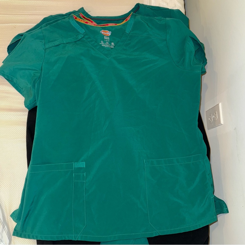 Dickies hunter green scrub shirts